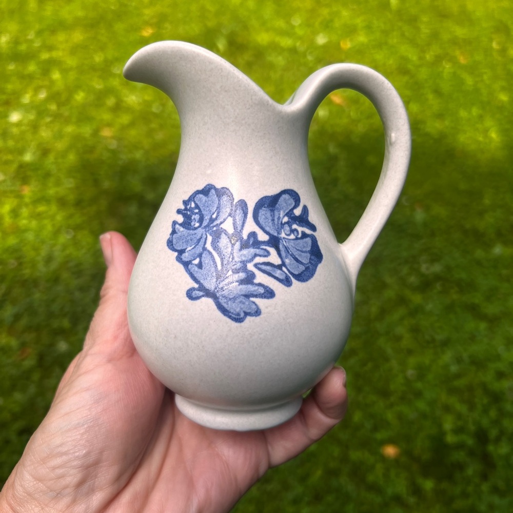 Pfaltzgraff Yorktowne Syrup/creamer Blue Flower